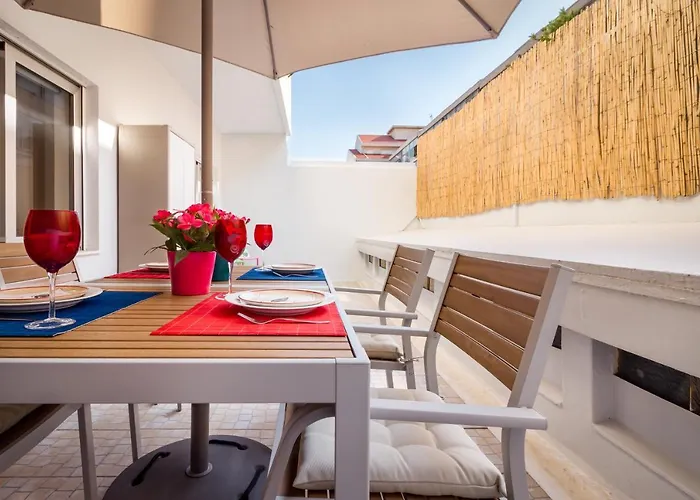 Exquisite Retreat In A Traditional Area Of Apartment *